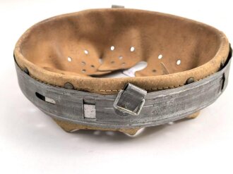 Innenfutter für einen Stahlhelm M40 oder 42 der Wehrmacht,  der Ring original, das Leder samt Nieten neuzeitlich