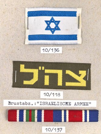 Israel, Sammlung verschiedener Abzeichen, auf Karton...