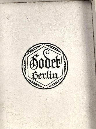 Pappetui für ein Abzeichen von "Godet Berlin" Maße 45 x 58 x 14mm