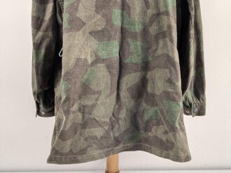 Tarnfeldbluse für Angehörige der Luftwaffe Felddivision , ältere Sammleranfertigung, Einzelstück aus Sammlungsauflösung, der Brustadler original.