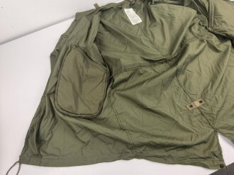 U.S. Army 1983 dated, Parka, Extreme cold weather. Size small, very good condition