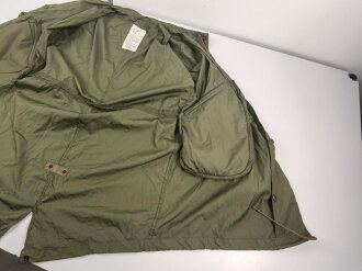 U.S. Army 1983 dated, Parka, Extreme cold weather. Size small, very good condition