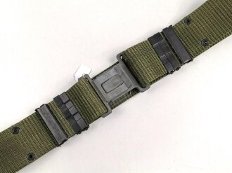 U.S. Army  1984 dated belt, Nylon LC-2, size medium. very...