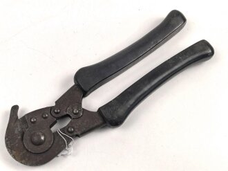 U.S. Army  1942 dated wire cutter, used