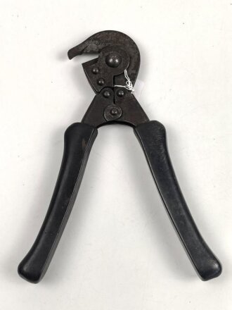 U.S. Army  1942 dated wire cutter, used