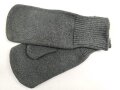 U.S. Air Force, 1975 dated pair of " Mittens, Air Crew" unissued