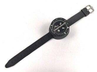 U.S. Pat. 3660907 Model LS1 Divers Compass. very good condition, Military issued ?