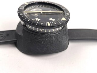 U.S. Pat. 3660907 Model LS1 Divers Compass. very good condition, Military issued ?