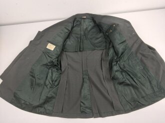 U.S. Army officers 1980 dated Coat, mens , tropical. , size 41L. Pretty sure put together by a collector.