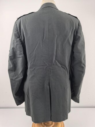 U.S. Army officers 1980 dated Coat, mens , tropical. , size 41L. Pretty sure put together by a collector.