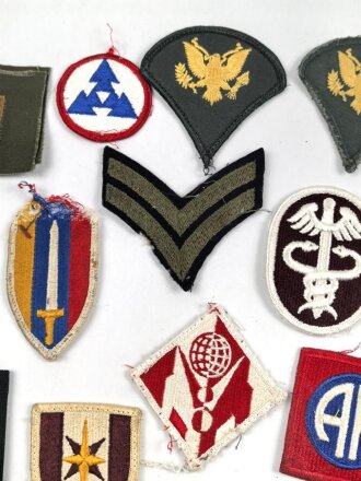 U.S. Army insignia lot