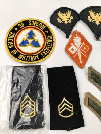 U.S. Army insignia lot