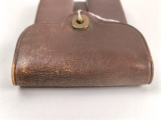 U.S. 1946 dated leather magazine pouch