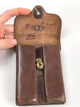 U.S. 1946 dated leather magazine pouch