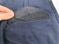 Dunkelblaue Hose für weibliches Personal. Alter und Verwendung unbekannt