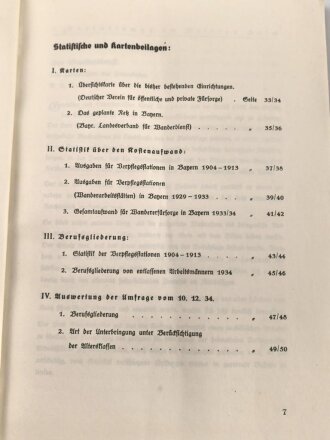 "Der Staat als Retter"  der Wanderdienst, die Lebensschule des Heimatlosen. 99 Seiten, herausgegeben vom Bayer. Staatsministerium des Innern, datiert 1935, DIN A5, stark gebraucht, wurde mittig geknickt komplett