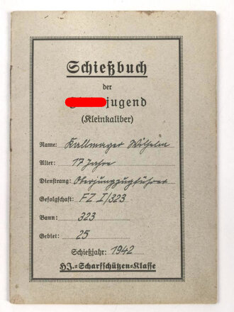 "Schießbuch der Hitlerjugend (Kleinkaliber)", Schießjahr 1942, DIN A6. " Wird auf Grund seiner Schießleistung die HJ Schießauszeichnung für Scharfschützen verliehen"