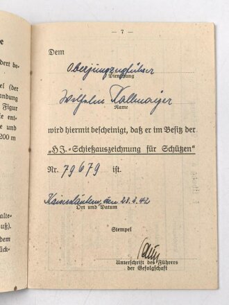 "Schießbuch der Hitlerjugend (Kleinkaliber)", Schießjahr 1942, DIN A6. " Wird auf Grund seiner Schießleistung die HJ Schießauszeichnung für Scharfschützen verliehen"