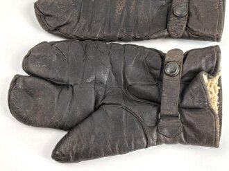 Paar gefütterte Lederhandschuhe für Offiziere der Wehrmacht. Getragenes Paar