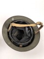 Großbritannien, Stahlhelm in gutem Zustand, die Glocke datiert 1942, das Innenfutter von 1954. Originallack, ungereinigt