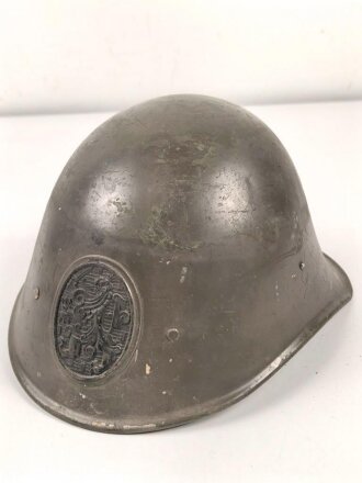 Niederlande Nachkrieg Stahlhelm, überlackiert und mit neuem Innenfutter 