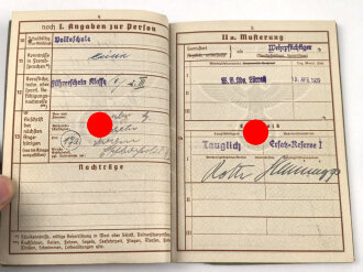 Soldbuch und Wehrpaß eines Nachrichtensoldaten