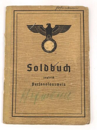 Soldbuch und Wehrpaß eines Nachrichtensoldaten