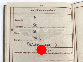 Soldbuch und Wehrpaß eines Nachrichtensoldaten