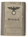 Soldbuch und Wehrpaß eines Nachrichtensoldaten