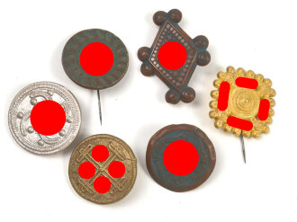 Winterhilfswerk Reichsstrassensammlung, Schmuck alter Kulturvölker mit Hakenkreuz Symbol, 6 verschiedene Abzeichen