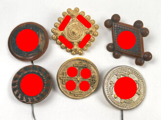 Winterhilfswerk Reichsstrassensammlung, Schmuck alter Kulturvölker mit Hakenkreuz Symbol, 6 verschiedene Abzeichen