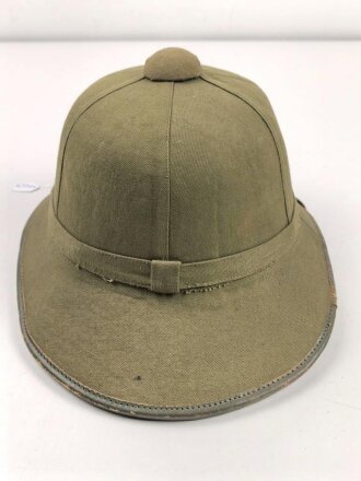 Tropenhelm Wehrmacht Heer. Frühe Ausführung in oliv, datiert 1941, Innenfutter und Abzeichen fehlen, sonst gut