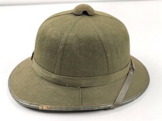 Tropenhelm Wehrmacht Heer. Frühe Ausführung in oliv, datiert 1941, Innenfutter und Abzeichen fehlen, sonst gut