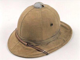 Italien, Tropenhelm Modell 1940. Ungetragenes Stück, eingestaubt und leicht verzogen, Kopfgrösse 56