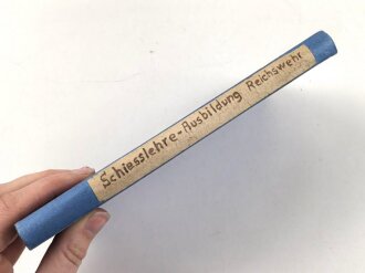 "Schießvorschrift für Gewehr (Karabiner), leichtes Maschinengewehr uns Pistole und die Bestimmung für das Werfen scharfer Handgranaten" datiert 1922, DIN A6, 162 Seiten, gebraucht, Bibliothekseinband ?