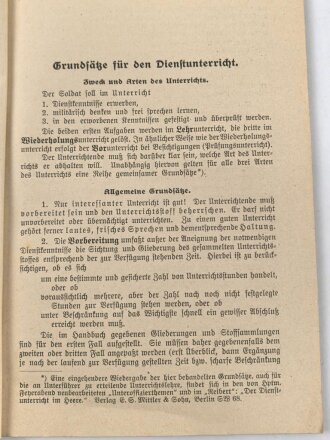 "Offizierthemen - Ein Handbuch für den Offizierunterricht" datiert 1938, DIN A5, 96 Seiten, gebraucht