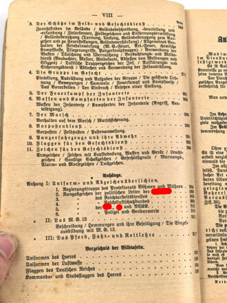 "Der Dienstunterricht im Heere, Ausgabe für den Schützen der Schützenkompanie" datiert 1941, 332 Seiten, DIN A5, stark gebraucht