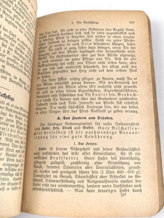 Drei Jahre im Sattel - Ein Lern und Lesebuch für den Dienstunterricht des deutschen Kavalleristen datiert 1899, 496 Seiten, DIN A5, stark gebraucht, Viele Seiten lose