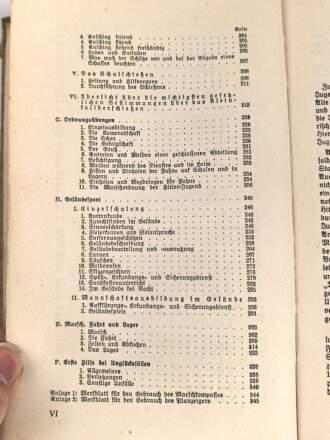 "HJ im Dienst" Ausbildungsvorschrift für die Ertüchtigung der Deutschen Jugend. 345 Seiten, erstes Blatt fehlt, Einband so gut wie lose, stark gebraucht