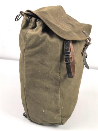 Artillerie Rucksack für Angehörige des Heeres. Spätes Stück mit Reichsbetriebsnummer. Die Riemen zum Teil defekt