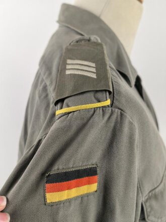 Bundeswehr , Feldhemd oliv, datiert 1974, Grösse 37/38. Getragen, ungereinigt