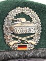 Bundeswehr, Barett für einen Angehörigen der Panzergrenadiere. Kopfgrösse 57. Leicht eingestaubt, aus Sammlungsauflösung