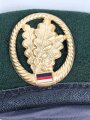 Bundeswehr, Barett für einen Angehörigen der Jägertruppe. Kopfgrösse 62. Leicht eingestaubt, aus Sammlungsauflösung