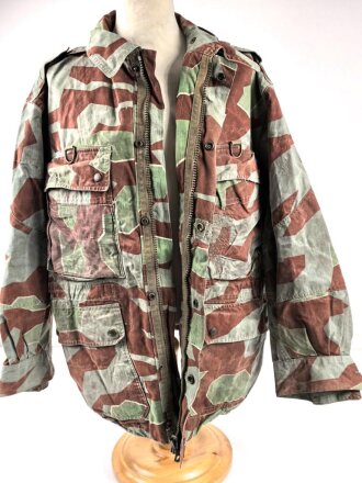 Bundeswehr , Tarnjacke alter Art, getragenes, ungereinigtes Stück, datiert 1956