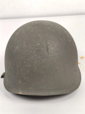 Bundeswehr, Stahlhelm alter Art in gutem Zustand.