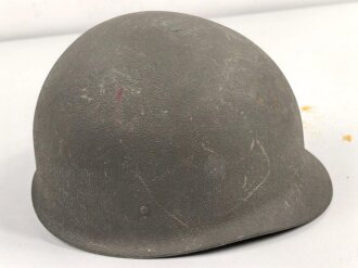 Bundeswehr, Stahlhelm alter Art in gutem Zustand.