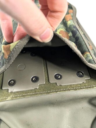 Bundeswehr , Tasche zum Klappspaten, Dreifachspaten. Flecktarn, ungebraucht, sie erhalten ein ( 1 ) Stück