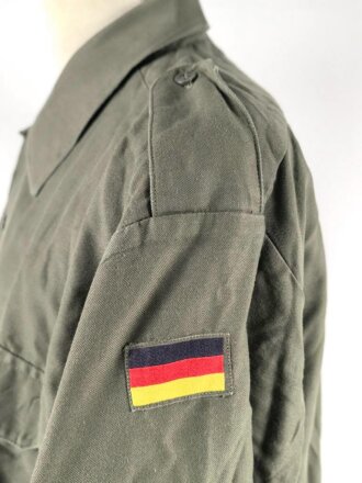 Bundeswehr, Feldhemd oliv, datiert 1984, leicht...