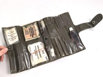 Bundeswehr, Rolltasche mit ABC Selbsthilfeausstattung, datiert 1972