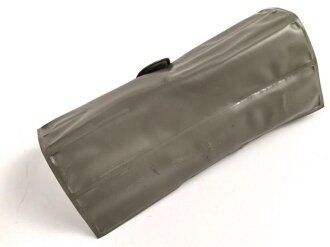 Bundeswehr, Rolltasche mit ABC Selbsthilfeausstattung, datiert 1972